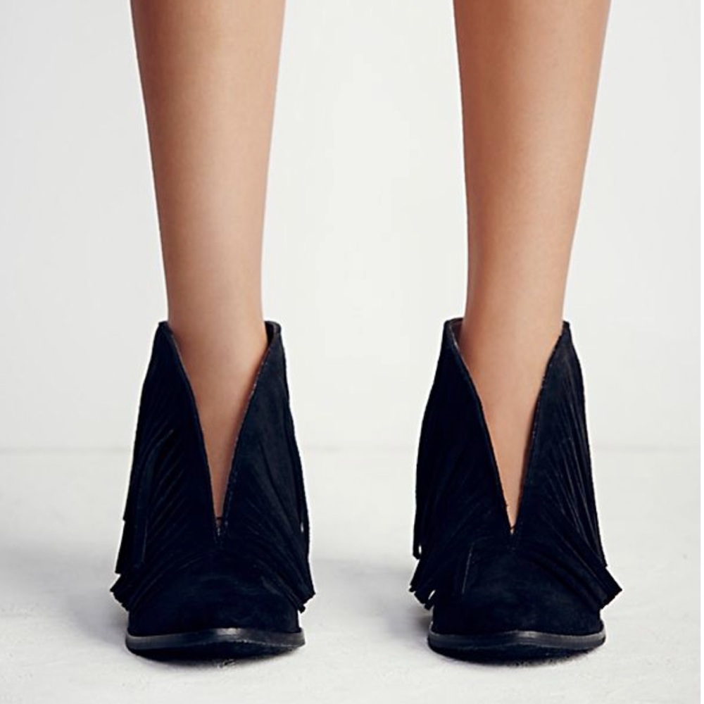 NIB Black Distressed Fringe Top Split Boho Bootie - Picture 4 of 8